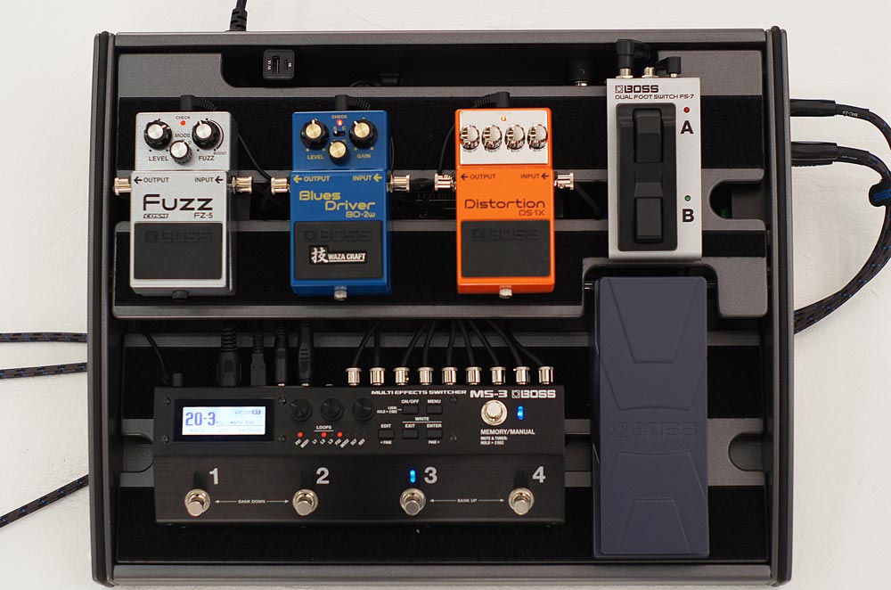 The MS-3 Multi Effects Switchers enables you to build a powerful custom pedalboard with a minimal footprint.
